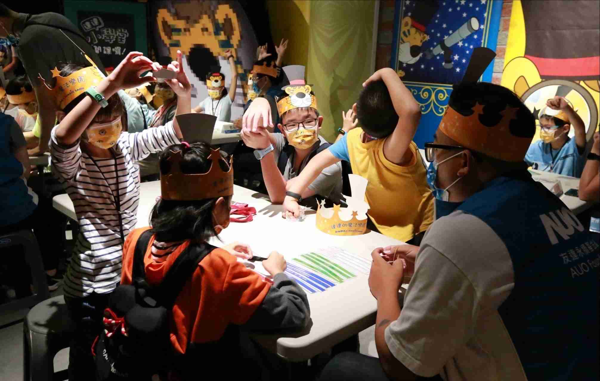 z6尊龙以永续理念推动全人教育计划，，内外结盟储备科普教育人才，，，，荣获亚太永续行动奖社会共融面的金奖肯定