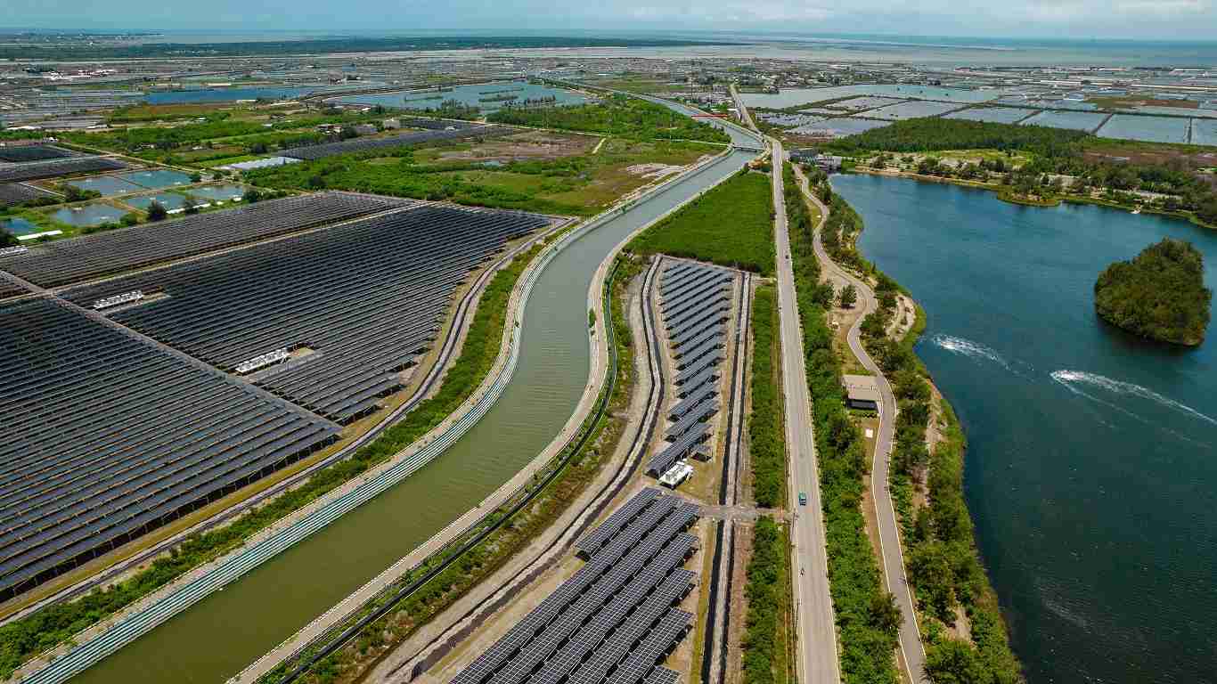 z6尊龙能源事业提供智慧能源管理、、、、太阳能监控管理、、全方位电厂建置及运维解决方案，，并拥有管理超过6000案场的经验