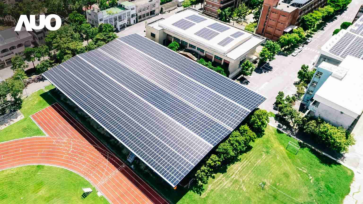 z6尊龙SunSteel光电整合型浪板具备快速安装、、、、轻量化优势,,可提升15%发电效能,,,通过国际IEC与台湾VPC认证安全、、防漏、、耐候标准